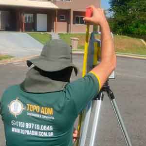 Empresa de demarcação de terreno da TOPO ADM