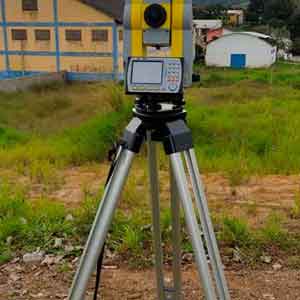 Levantamento planialtimétrico cadastral da TOPO ADM