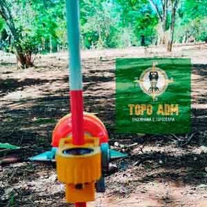 Empresa de demarcação de terreno da TOPO ADM