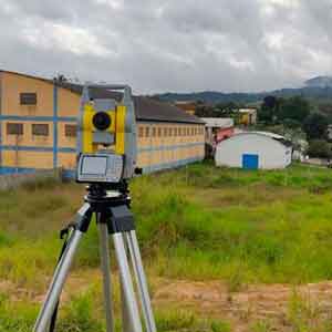 Levantamento planialtimétrico cadastral da TOPO ADM