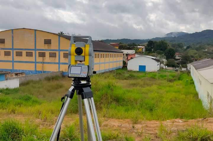 Levantamento planialtimétrico cadastral